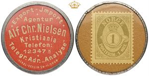 1 øre Postskillemynt, samt token fra Kristiania Sporveisselskab. (2)