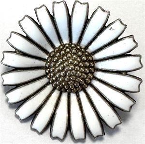 Anton Michelsen, marguerit-broche af forgyldt sterlingsølv med hvid emalje