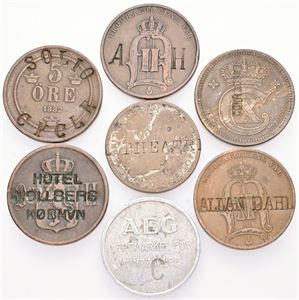 Samling overstemplede mønter og token. (7)