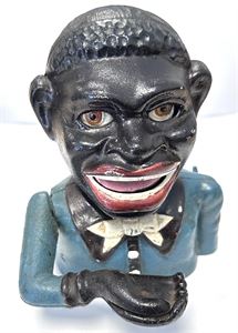 Ældre, mekanisk sparebøsse af metal