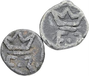 Kas u. år, 2 stk.; Delmenhorst kors, Gotisk løve m. 9 hjerter. (2)