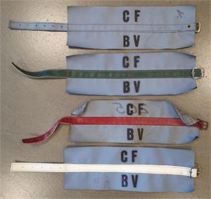 Armbind fra Dansk Civilforsvar med rød, grøn, hvid og blå stribe. (4)