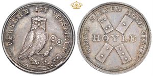 Medal with owl and playing cards, uncommon