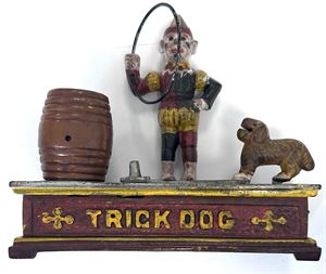 Ældre, mekanisk sparebøsse af metal