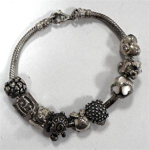 Pandora armlænke af med 9 charms
