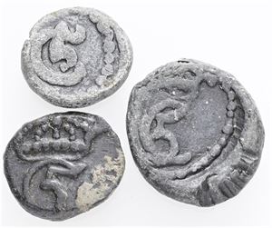 Kas u. år, 3 stk., alle forskellige. (3)