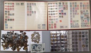 Samling mønter og frimærker