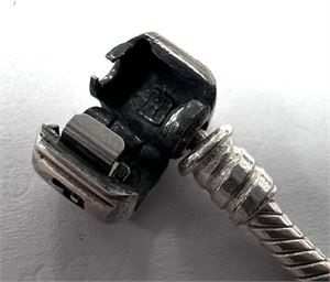 Pandora armlænke med 7 charms og to klemmeled i Sterlingsølv, vægt 41,46 g