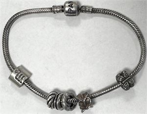 Pandora armlænke med charms i Sterlingsølv, L. 21,5, vægt 25,49 g