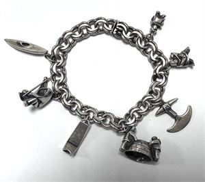 Bismarck armlænke i sølv, 830/1000, med charms i sterlingsølv, totalvægt 81,3 g