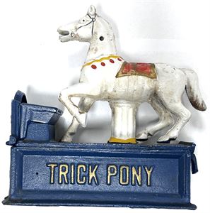 Ældre, mekanisk sparebøsse af metal