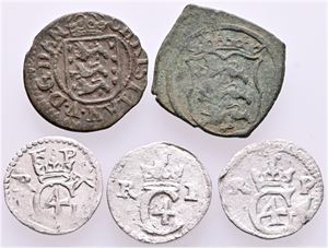 Skilling 1620, 1621, 1622, 1680; 2 skilling 1565. (5)