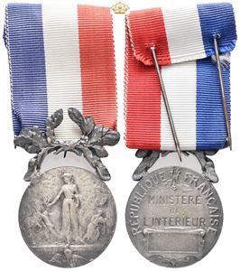 Honour medal for courage and devotion