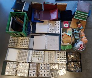 Samling mønter og tomt udstyr